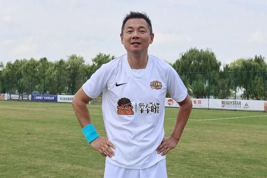 出差被两男同事玩到吹潮