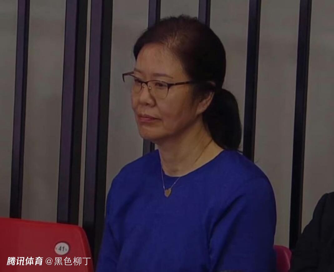 插鸡摸胸